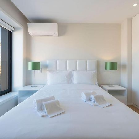 Lovelystay - Trindade Cozy Apartment Porto Luaran gambar