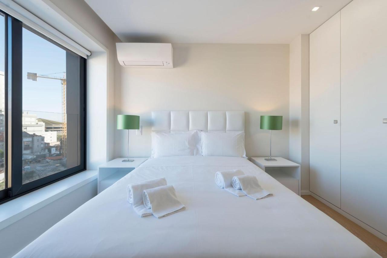 Lovelystay - Trindade Cozy Apartment Porto Luaran gambar