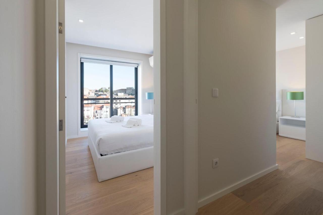 Lovelystay - Trindade Cozy Apartment Porto Luaran gambar