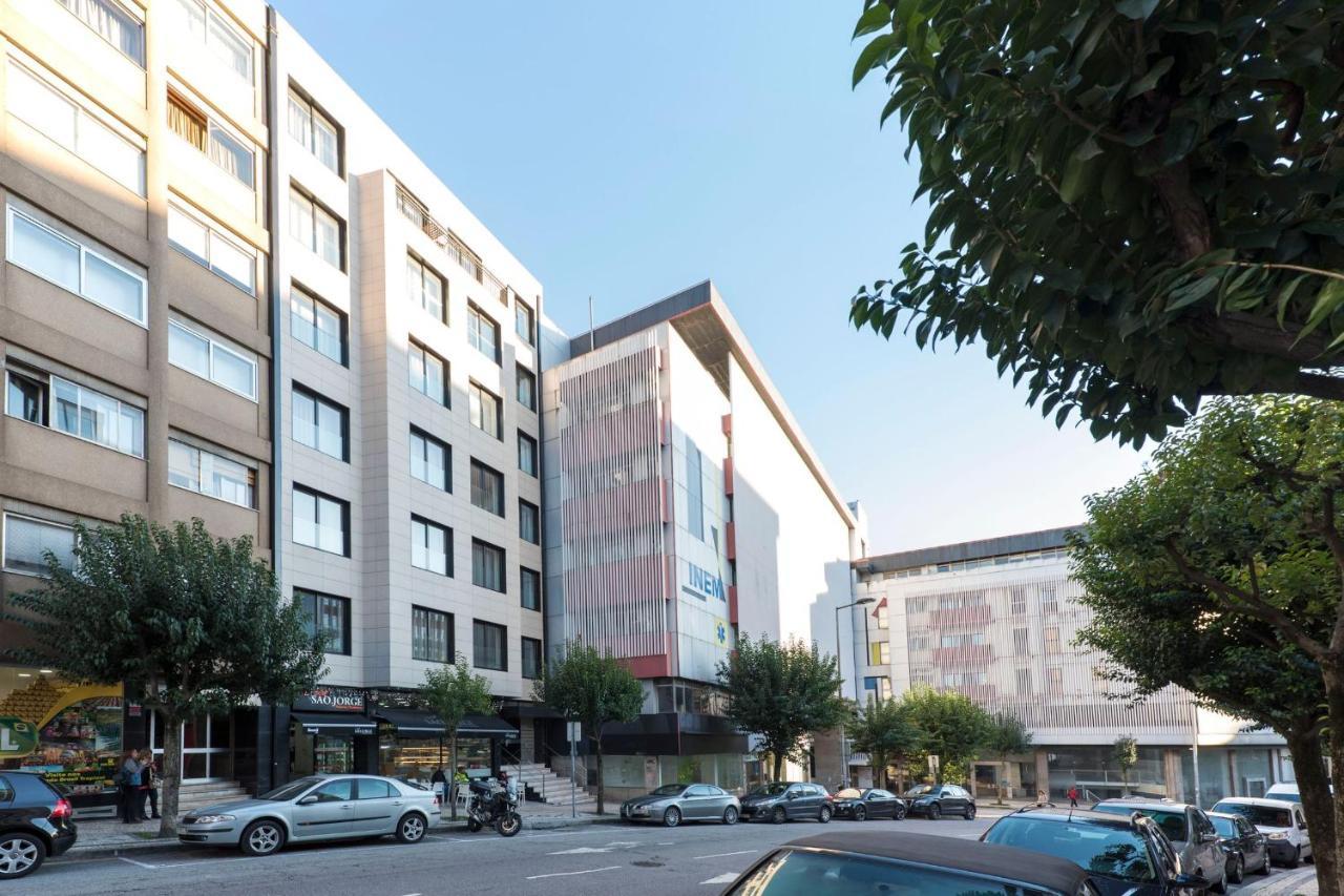 Lovelystay - Trindade Cozy Apartment Porto Luaran gambar