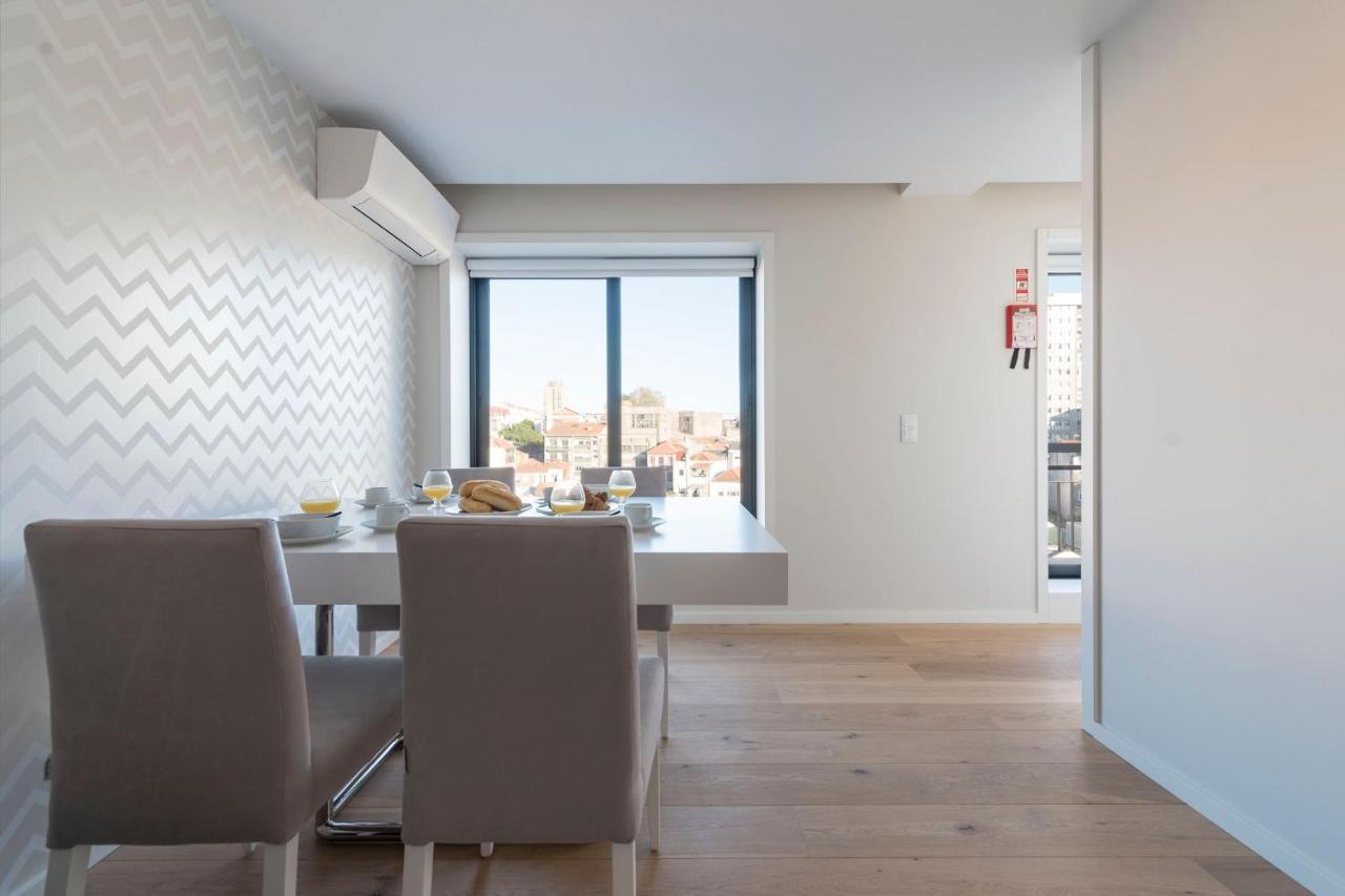 Lovelystay - Trindade Cozy Apartment Porto Luaran gambar