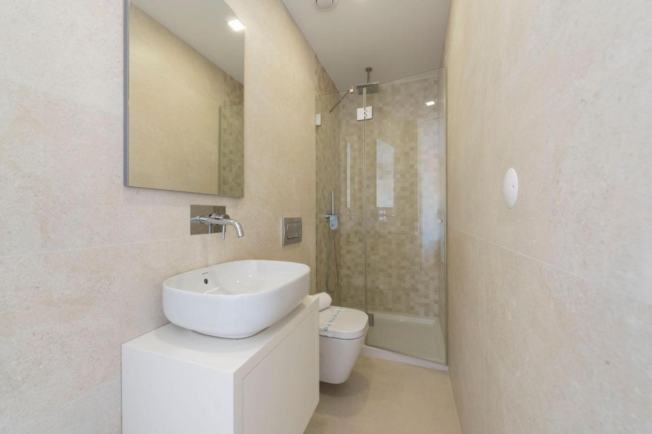 Lovelystay - Trindade Cozy Apartment Porto Luaran gambar