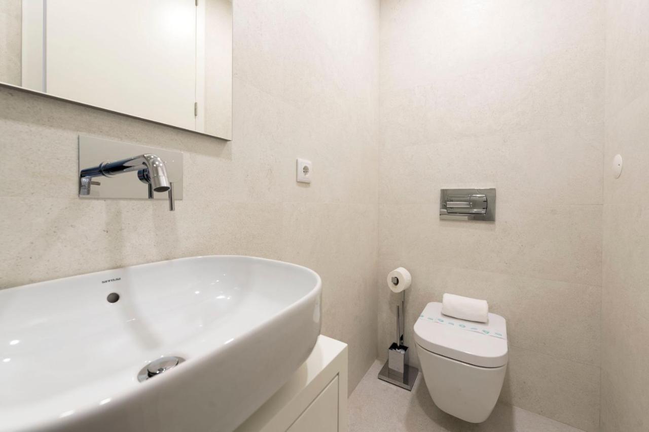 Lovelystay - Trindade Cozy Apartment Porto Luaran gambar