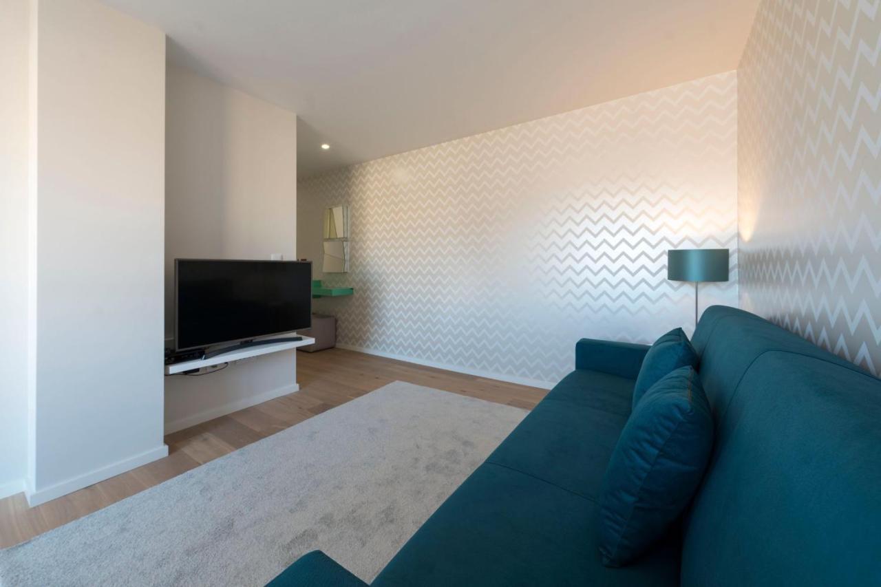 Lovelystay - Trindade Cozy Apartment Porto Luaran gambar