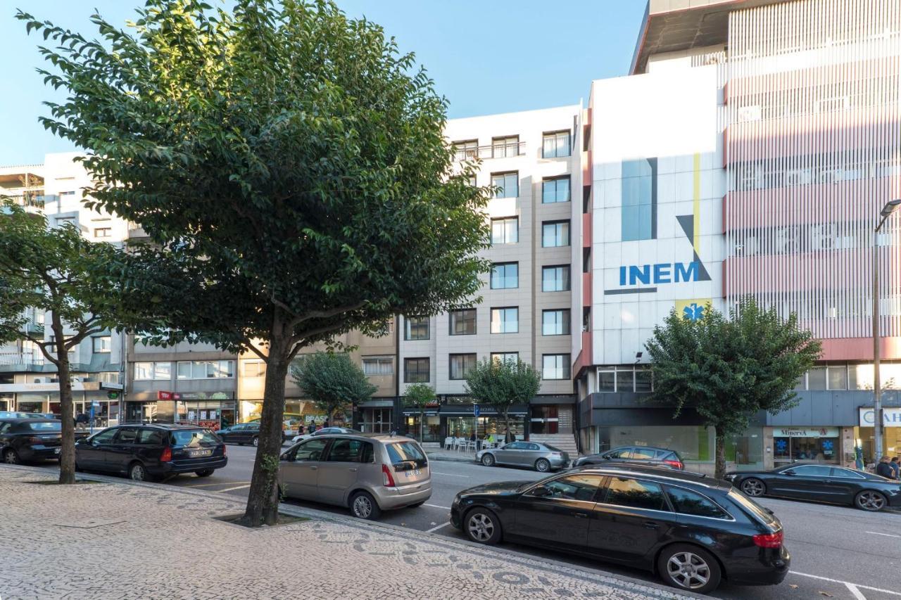 Lovelystay - Trindade Cozy Apartment Porto Luaran gambar