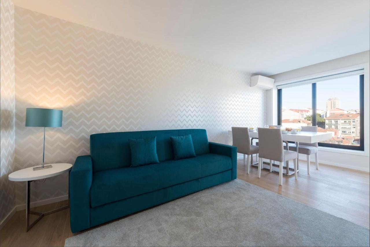 Lovelystay - Trindade Cozy Apartment Porto Luaran gambar