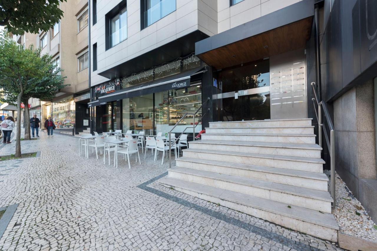 Lovelystay - Trindade Cozy Apartment Porto Luaran gambar